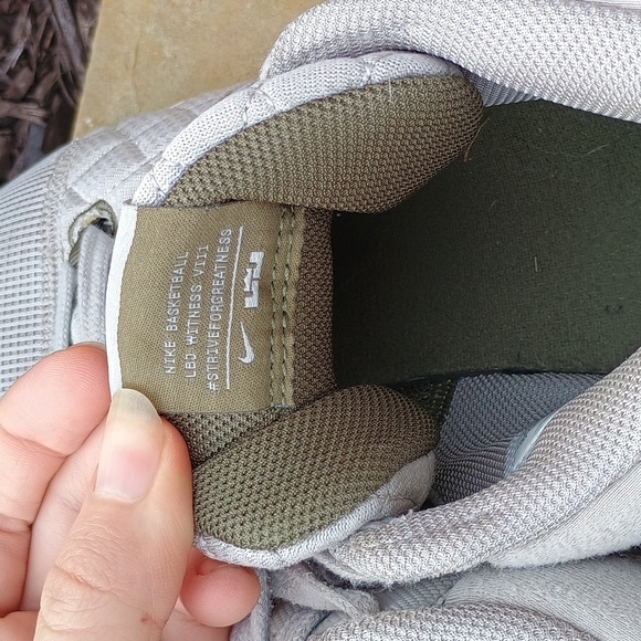 Nike Basketball Lebron Witness 8 Sneakers Excellent Condition Size 10 - Picture 7 of 8